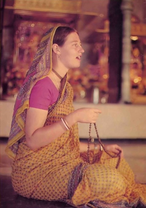 How to properly chant the Hare Krishna Mahamantra - Japa - ISKCON Desire  Tree